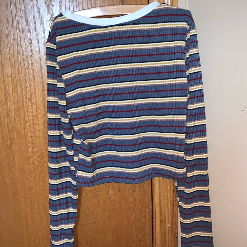Super cute striped crop!